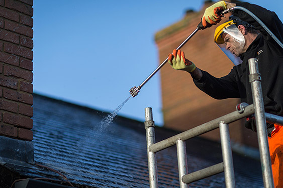 roof-cleaning-process-02